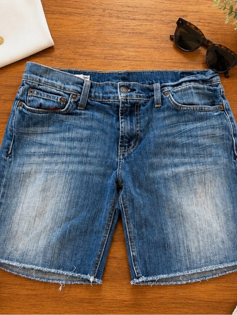 Red Engine Denim Shorts Size 29 Medium Wash Frayed Hem Casual Jean Shorts (z)